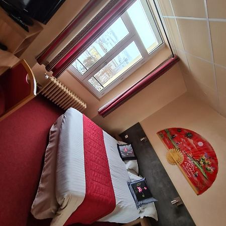Hostellerie Du Cantal Мюра Екстериор снимка